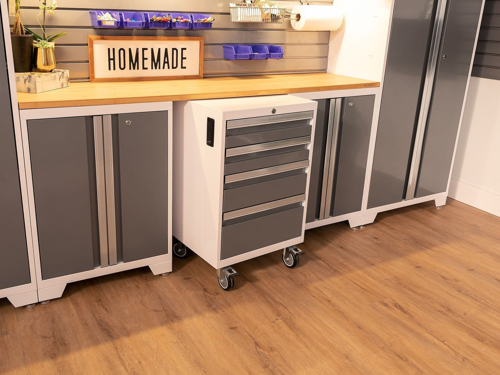 Bold 3.0 Series Lockable 4-Drawer Rolling Tool Cabinet, Fully-Welded, 600-lb Capacity, White/Platinum, 21-in Y8V9 - product image 4