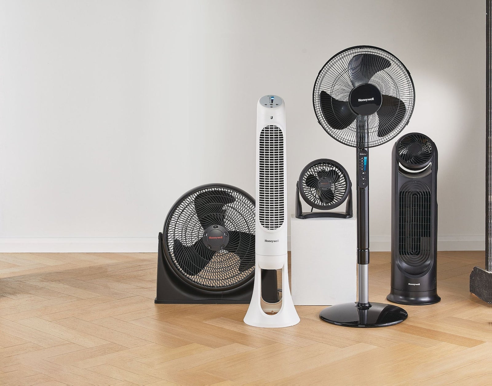 TurboForce Tilt-Head Portable Air Circulator Table/Desk Fan, 3-Speed, Black, 7-in K2H9 - product image 4