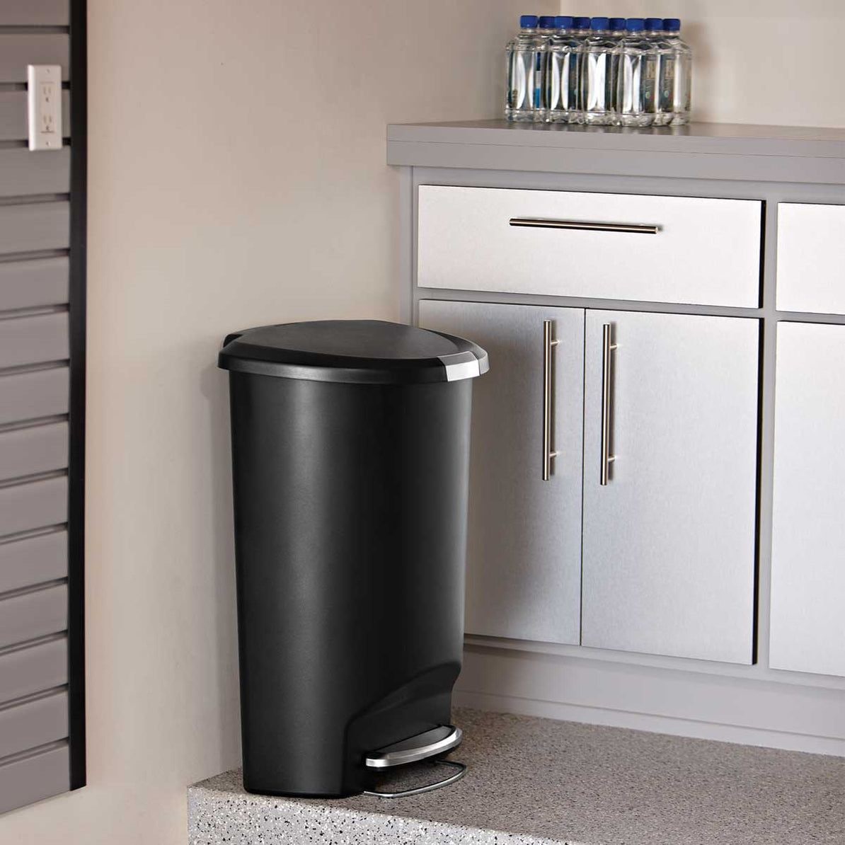 Plastic D-Shaped Step Garbage Can, Black, 50-L V5B4 - product image 6
