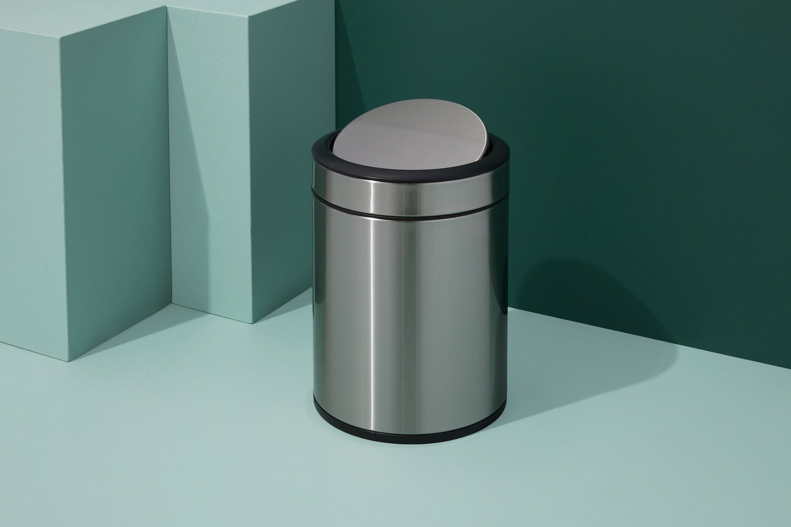 type A Steel and Plastic Circular Swing Lid Garbage Bin, Silver, 8-L Y7T5 - product image 6