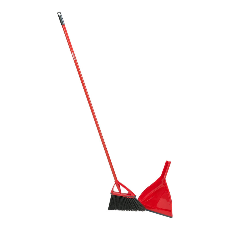 Oskar Broom with Dustpan M5V4